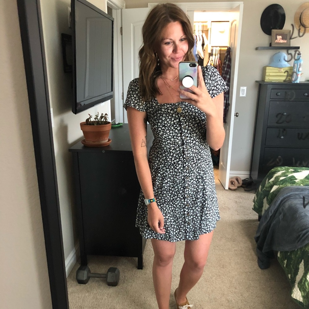 Black and white AE floral dress